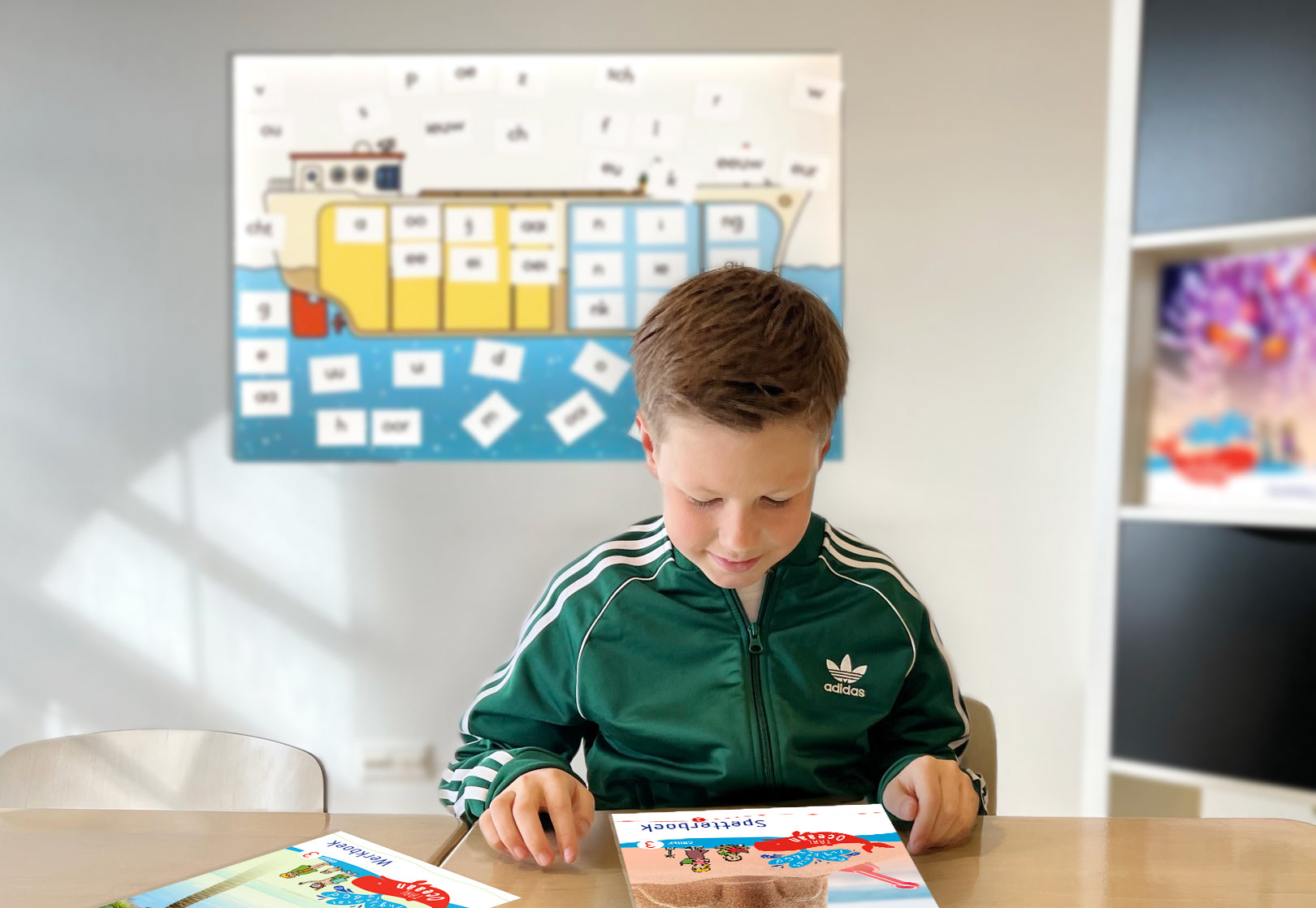 Kind oefent met klanken in Spetterboek